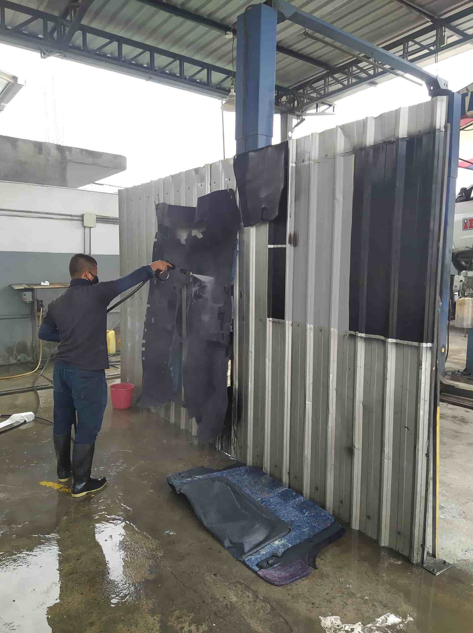 Lavado de tapiz de autos en Guayaquil Ecuador