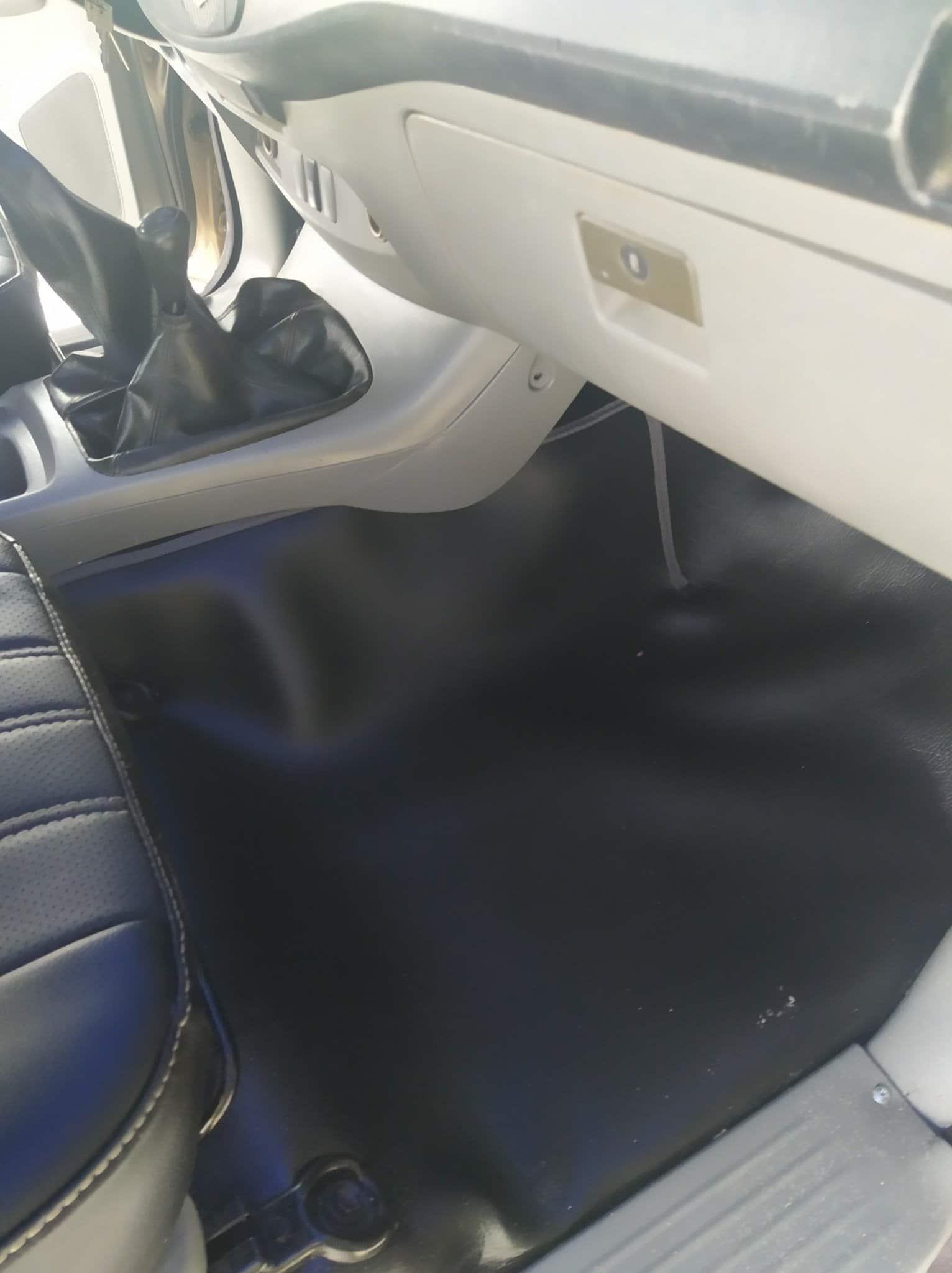 Lavada de tapiceria de autos kia blanco en ecuador