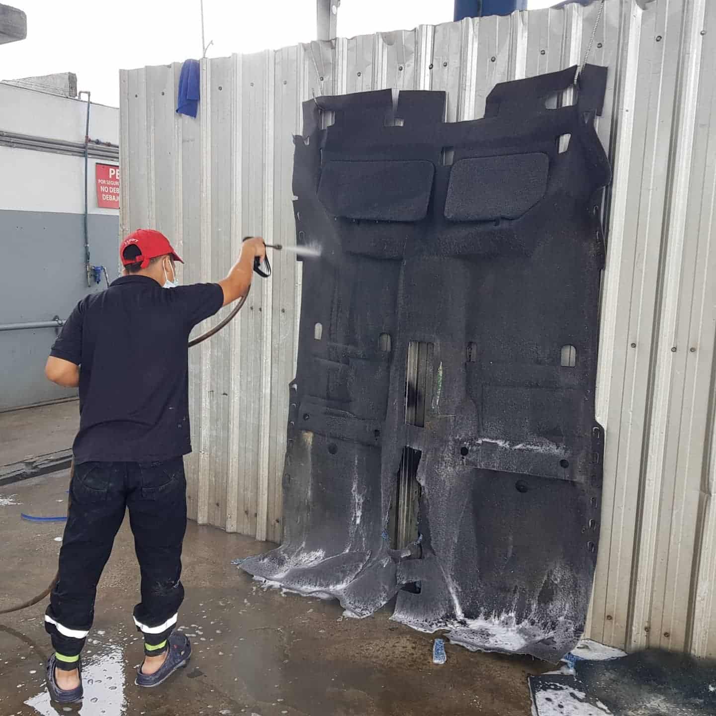 Car detailing limpieza de tapiceria de auto bmw en Ecuador