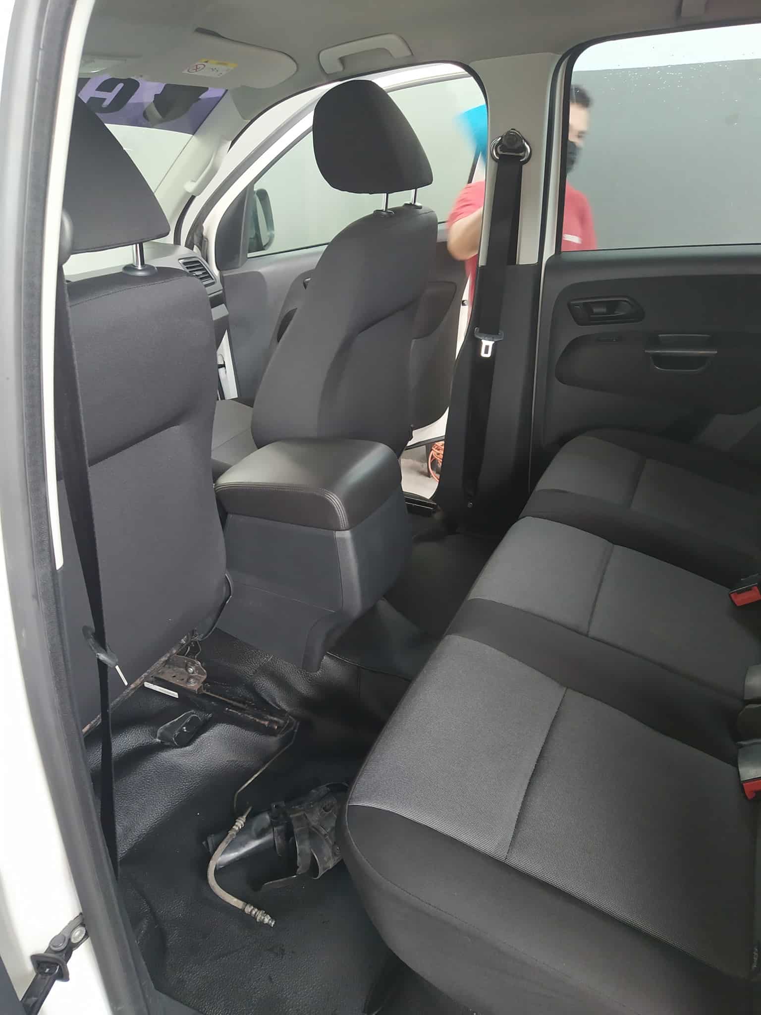 limpieza de tapiz de auto grand vitara en ecuador