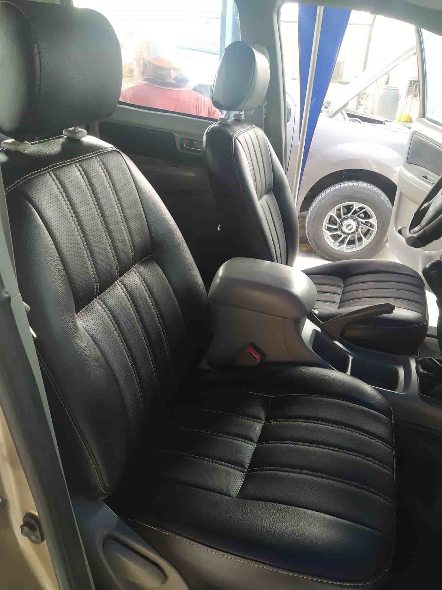 Limpieza de Tapiceria de autos toyota en ecuador