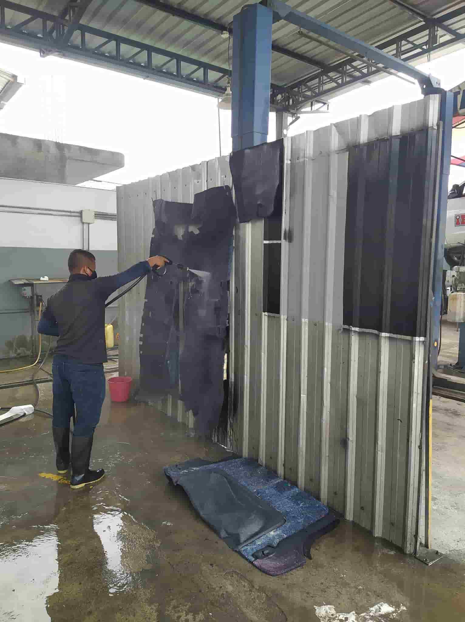 Limpieza de alfombra de auto ford Guayaquil