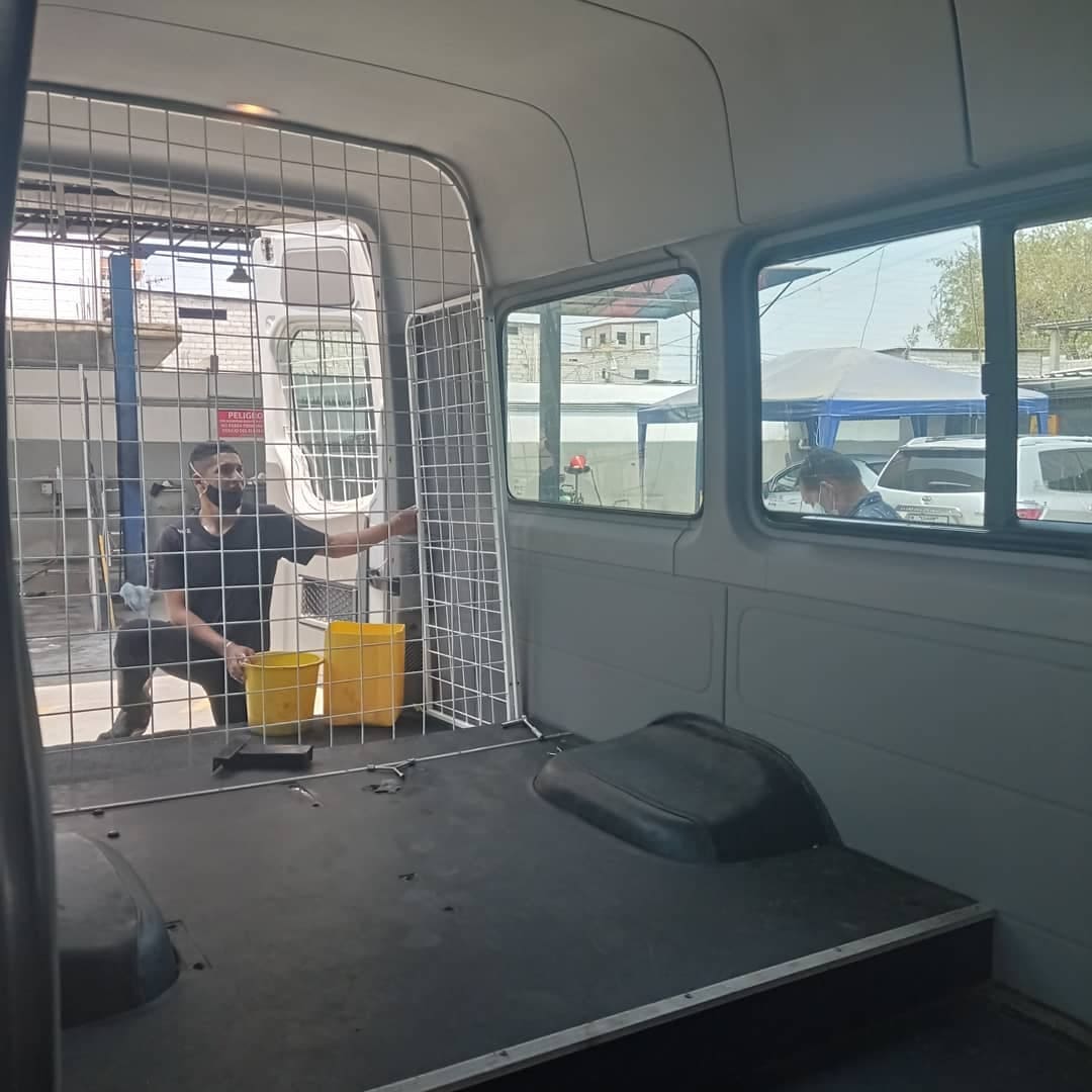 limpieza de alfombra de furgoneta volkswagen guayaquil