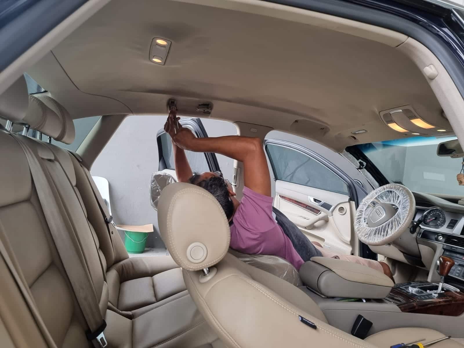 limpieza de tumbado de auto de lujo audi