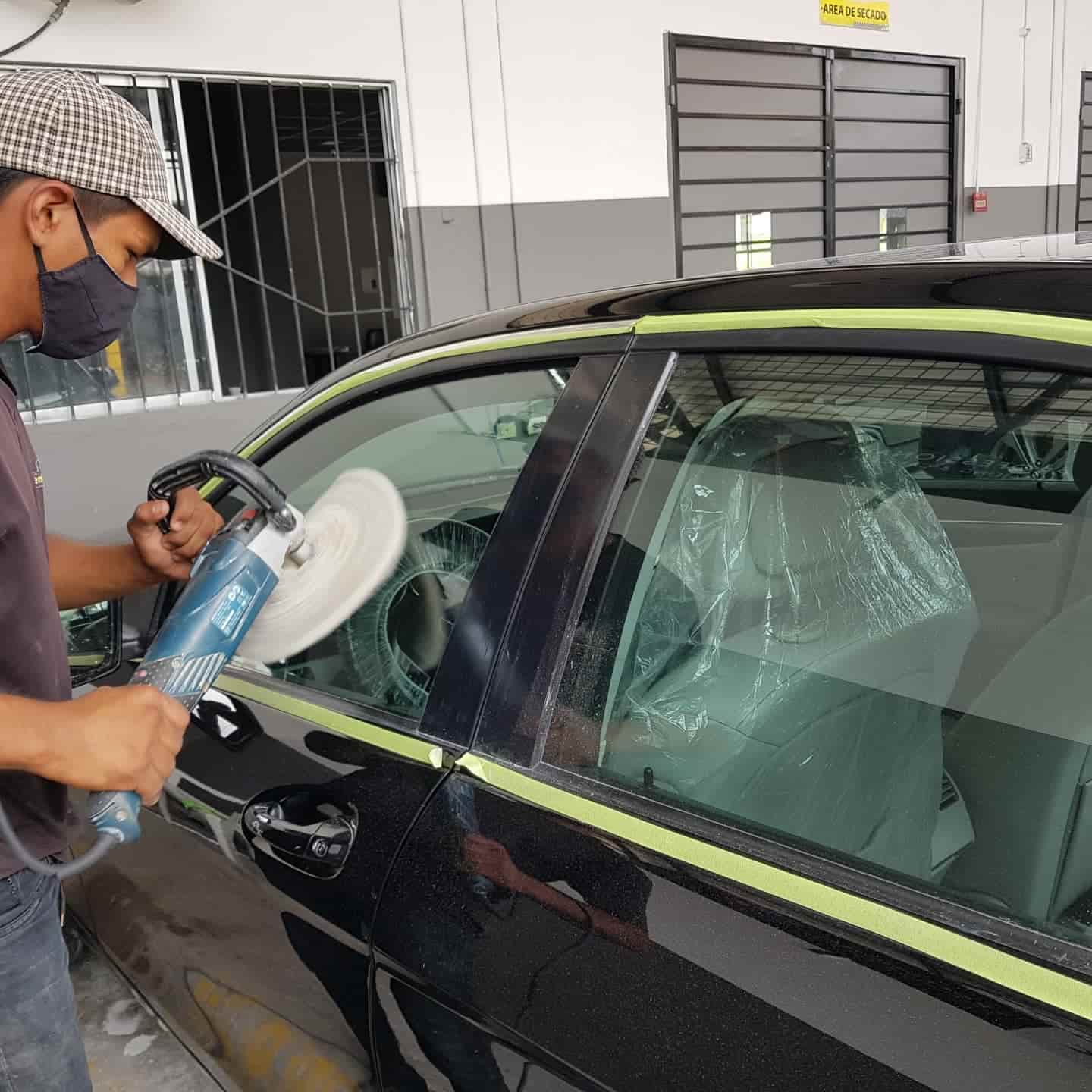 Pulida de parabrisas de autos