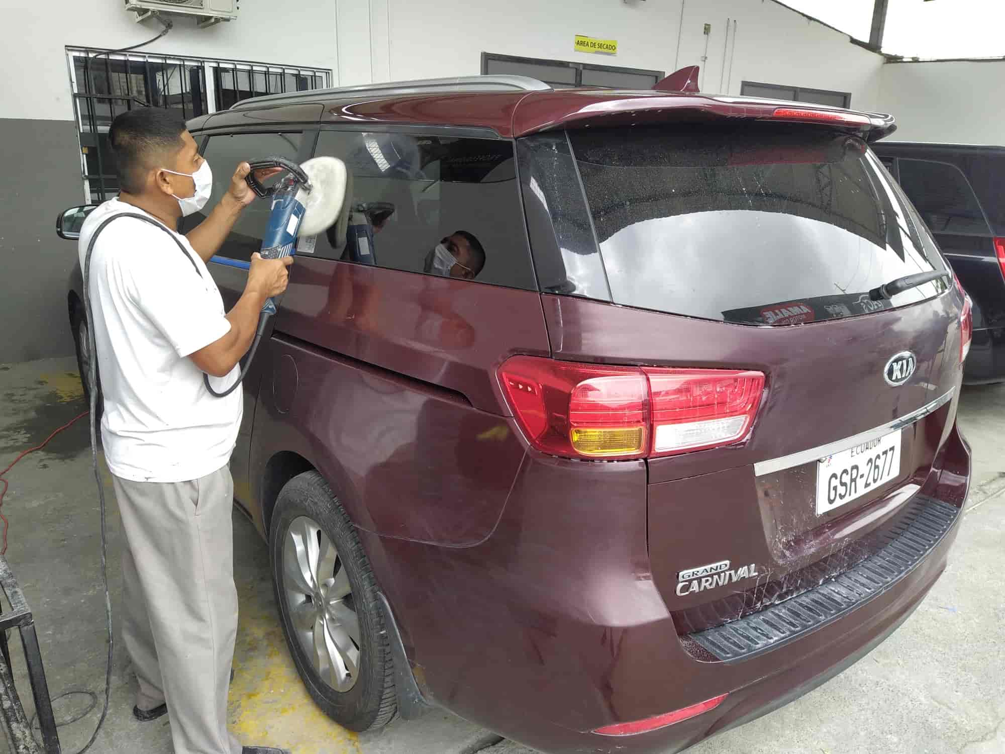 Pulida de parabrisas para kia carnival