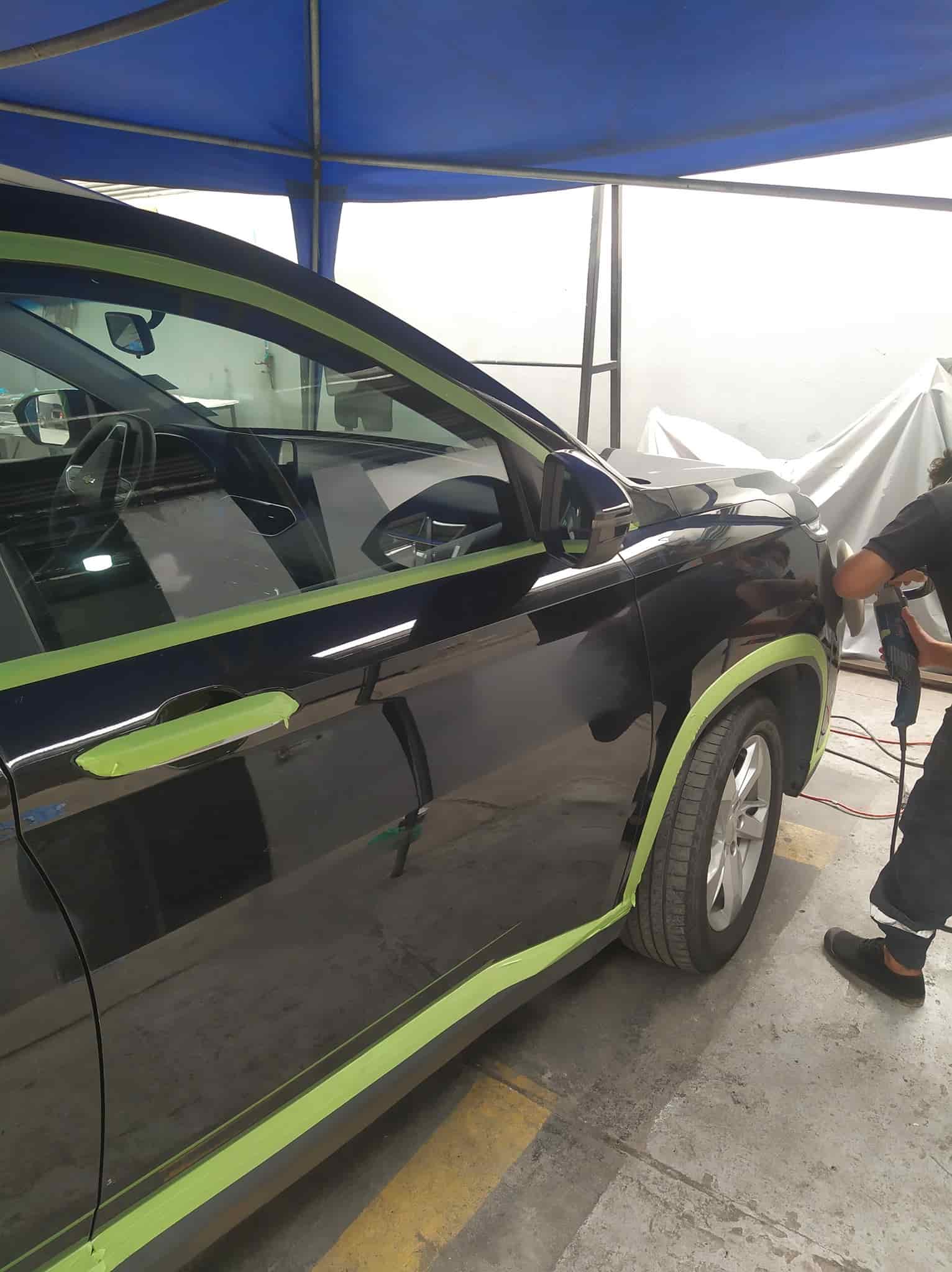 Pulida tipo espejo de autos en Ecuador