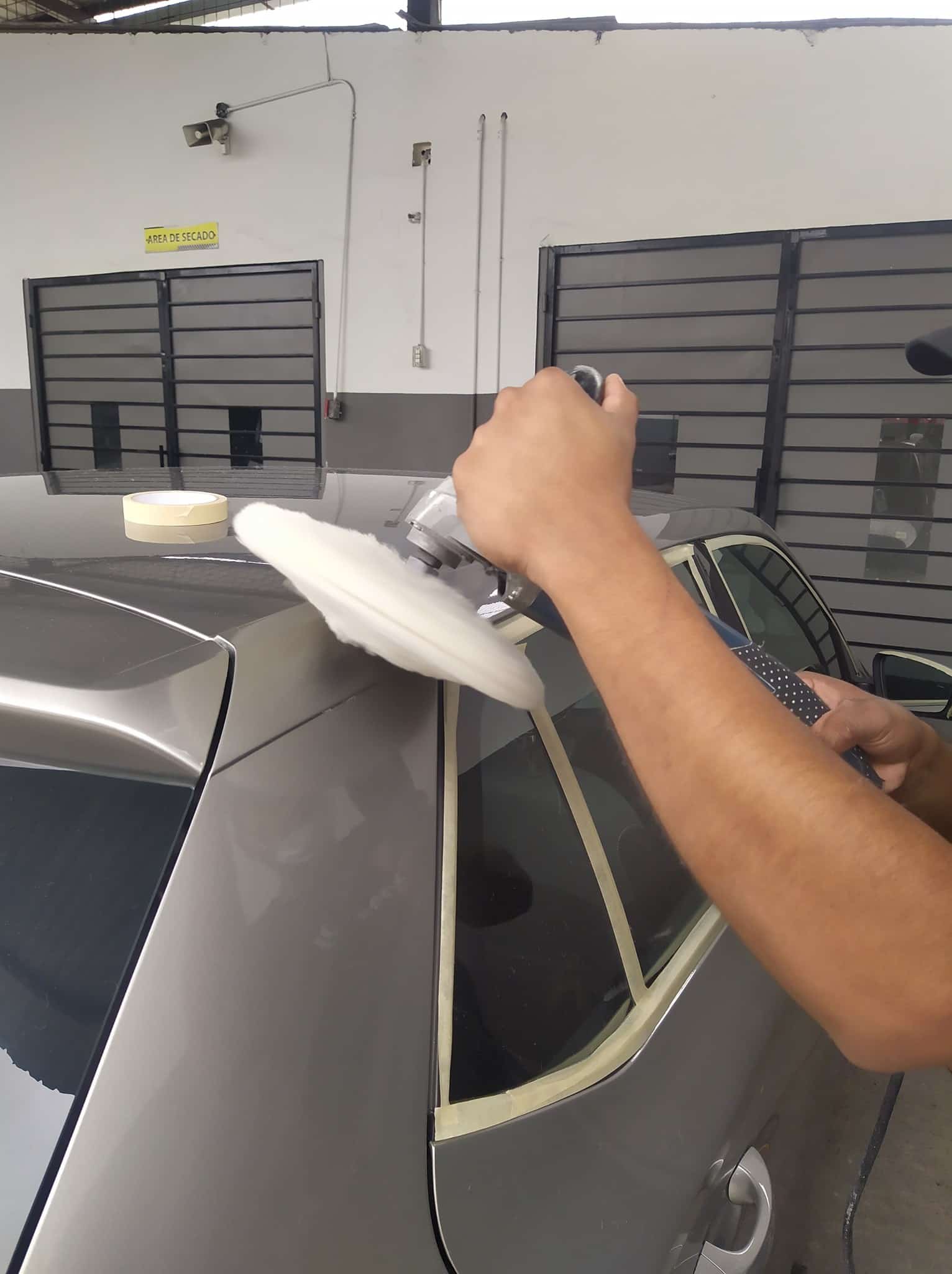 Pulida tipo espejo de autos en Guayaquil