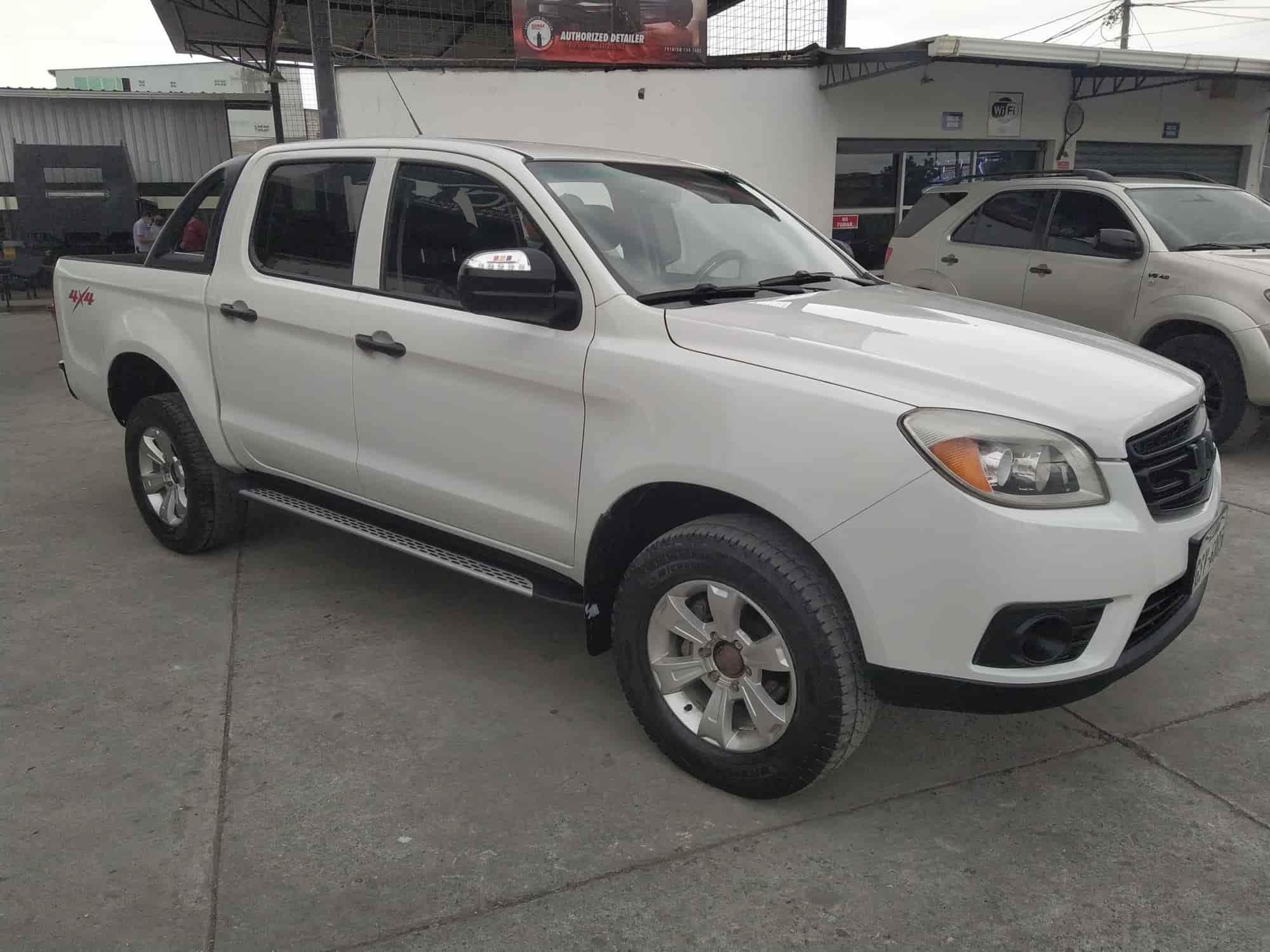 Pulido de camionetas doble cabina en Guayaquil