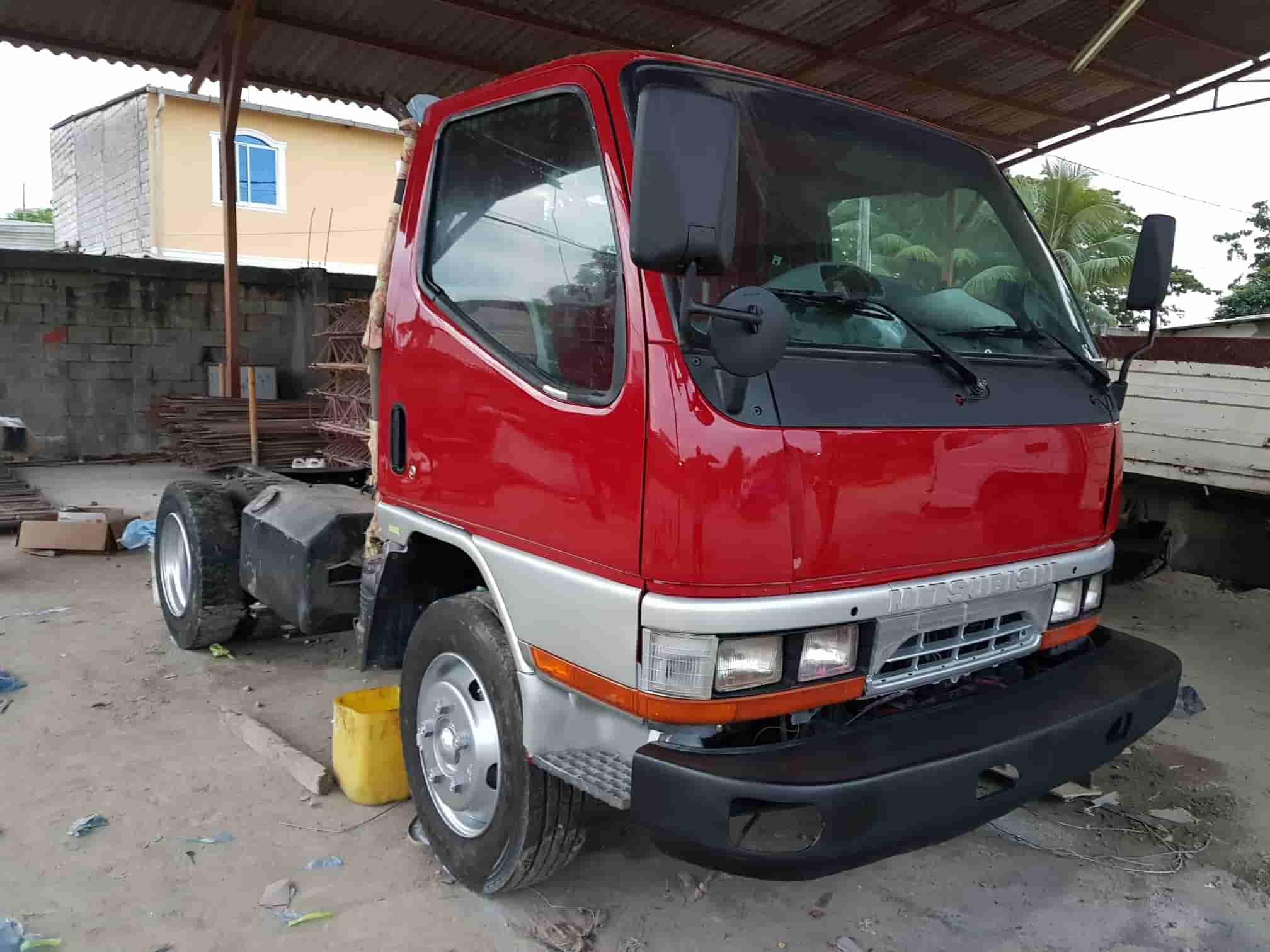 Pintura automotriz para cabinas de camiones y transporte pesado en Guayaquil