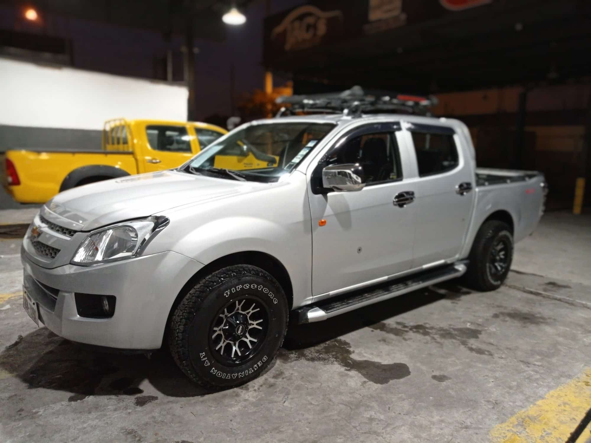 Taller de pintura automotriz para doble cabina chevrolet gris en Guayaquil