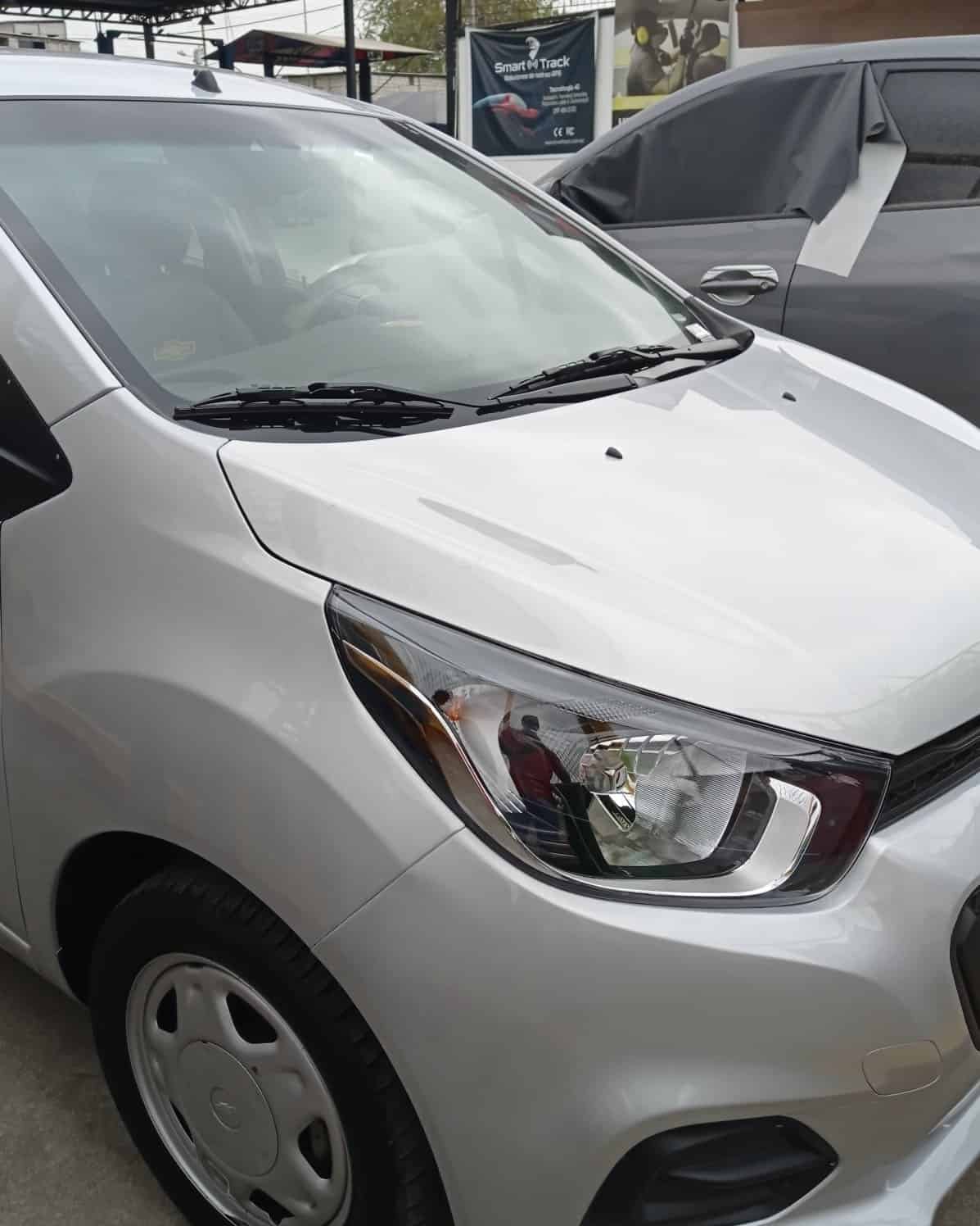 Taller de pintura automotriz en Guayaquil para pintar capot de auto chevrolet