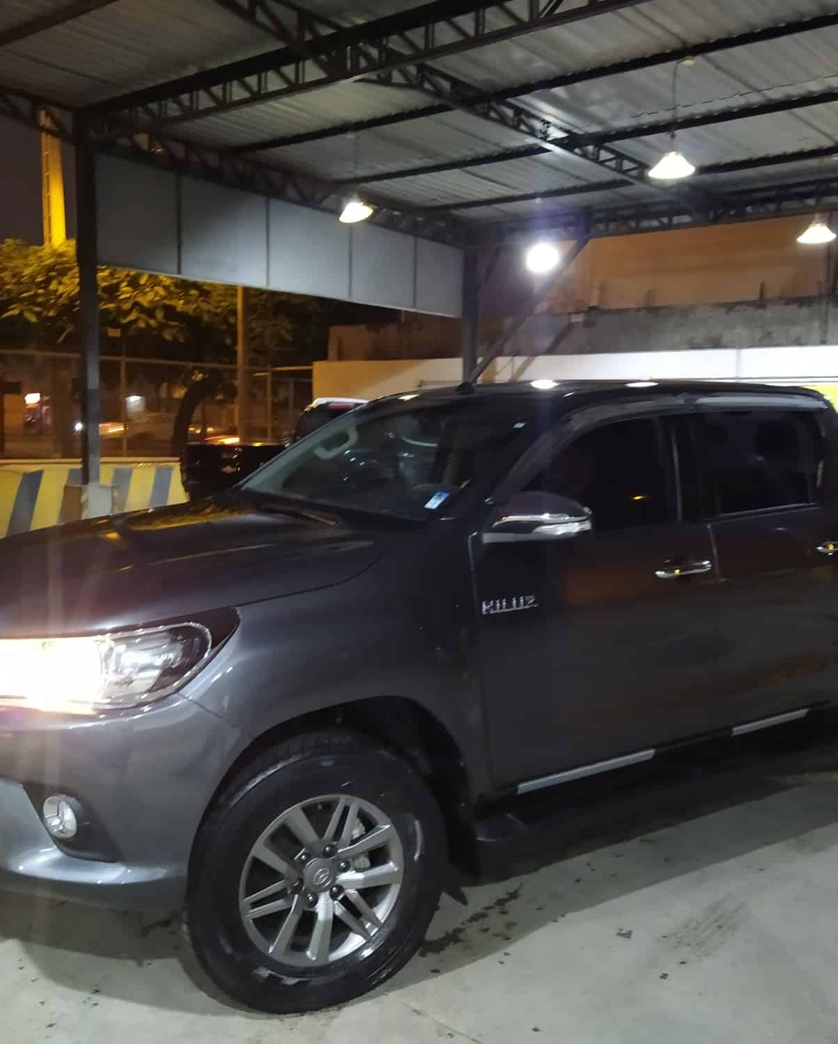 Taller de pintura automotriz en Guayaquil para pintar capot de doble cabina