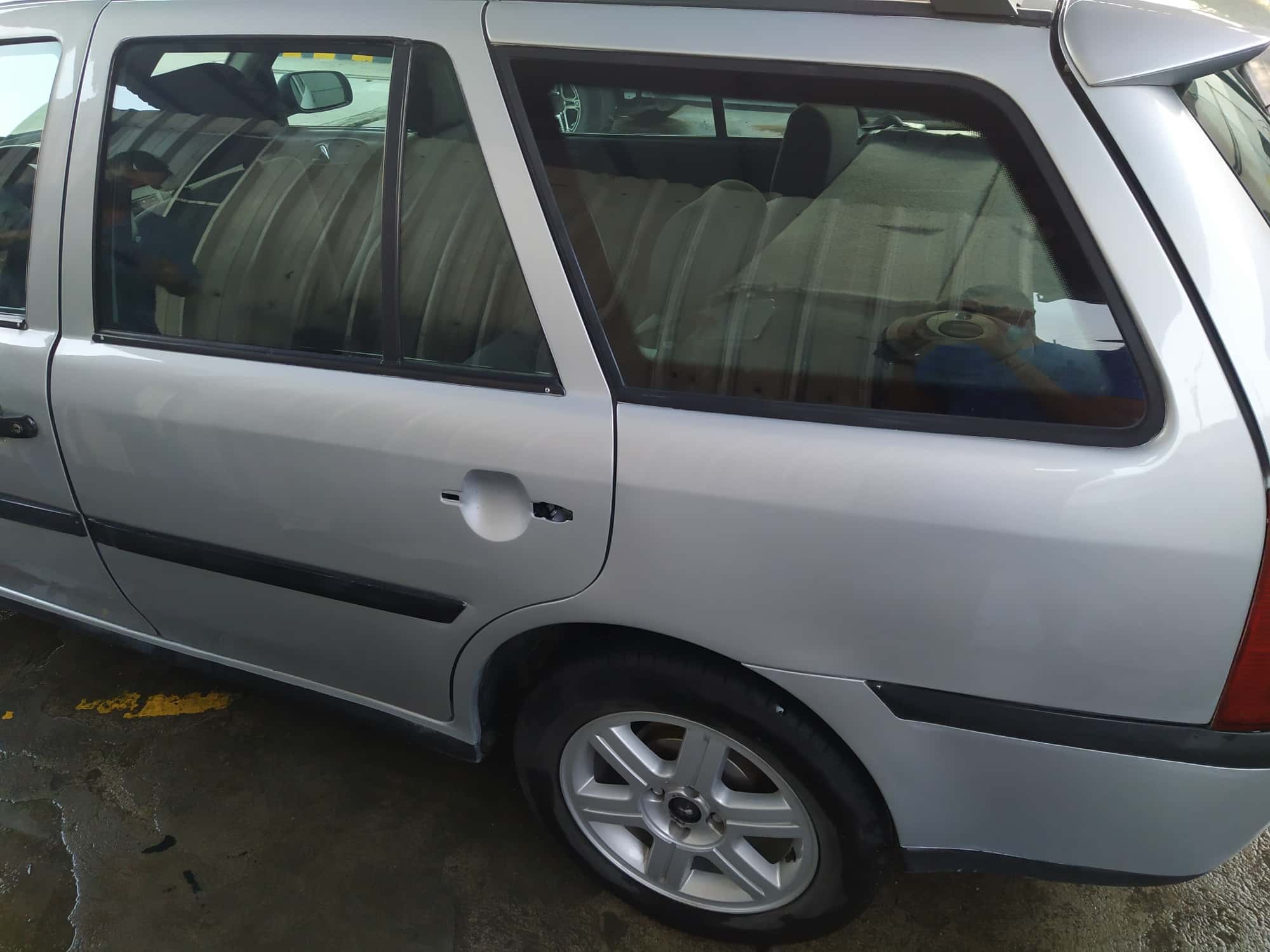 Taller de pintura automotriz en Guayaquil para pintar puerta de auto