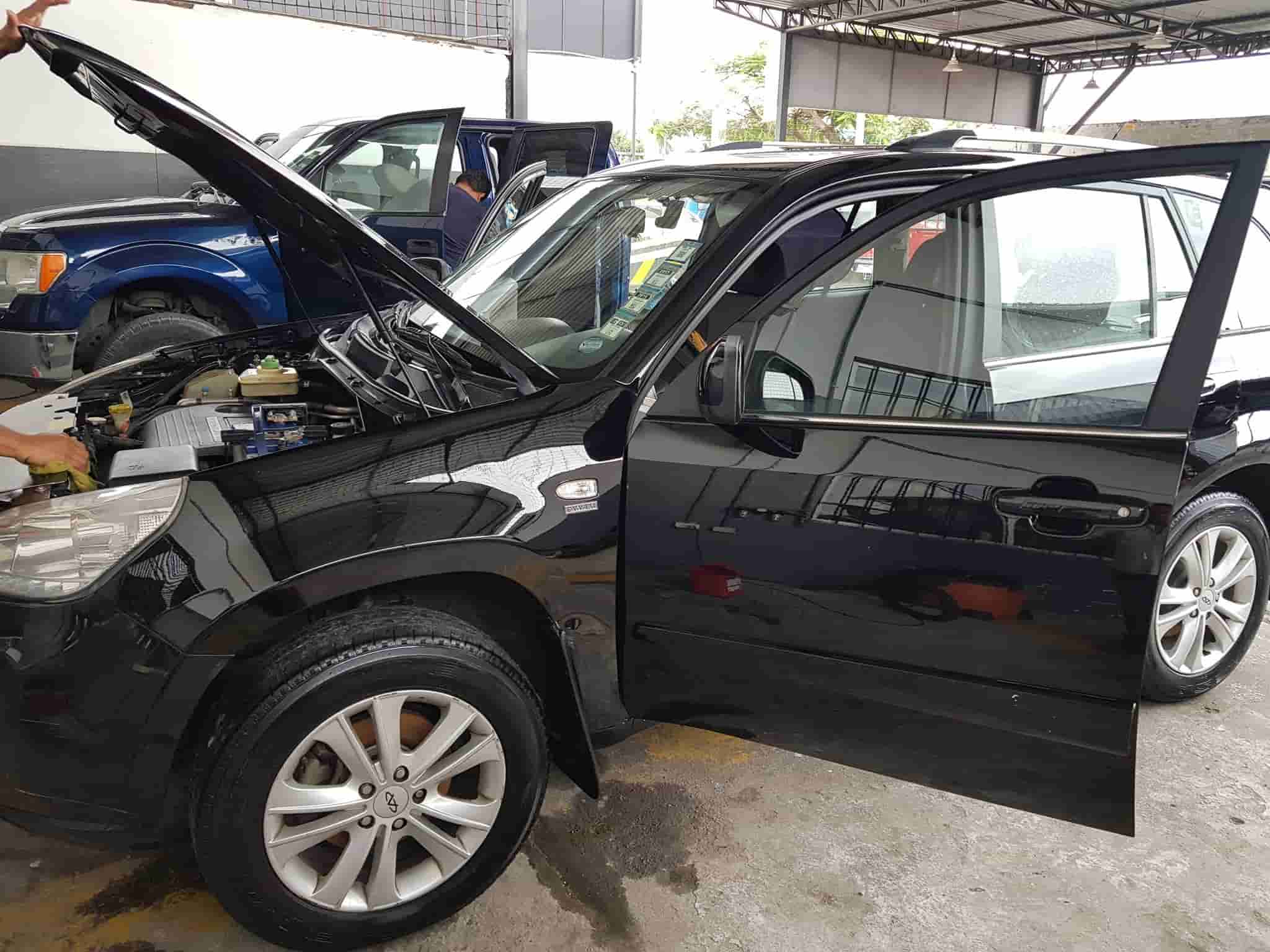 Taller para pintar puerta de vehiculo