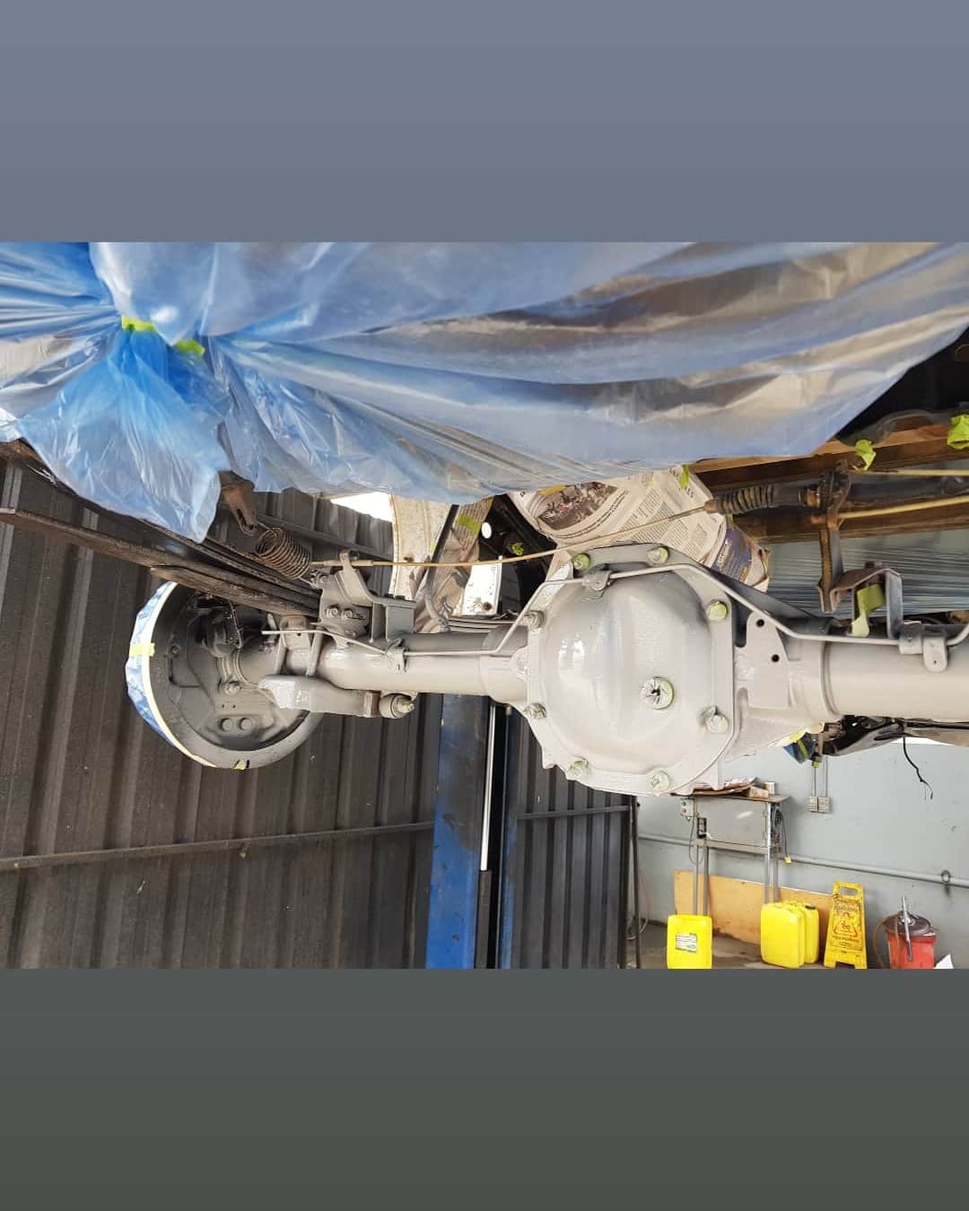 Taller para poner bate piedra para carros en Guayaquil