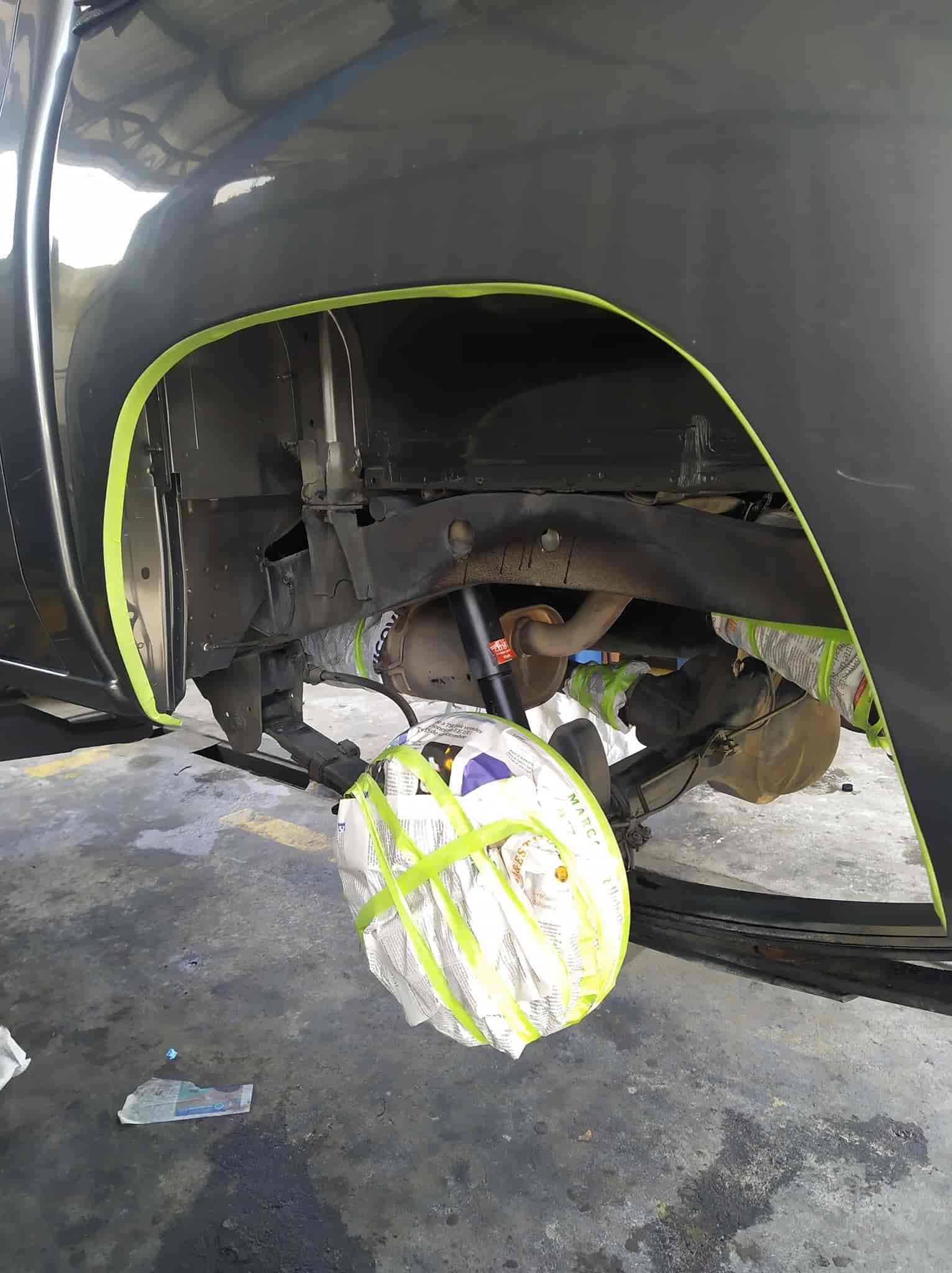 Taller de Pintura automotriz en Guayaquil para batepiedra poliuretano para camioneta nissan