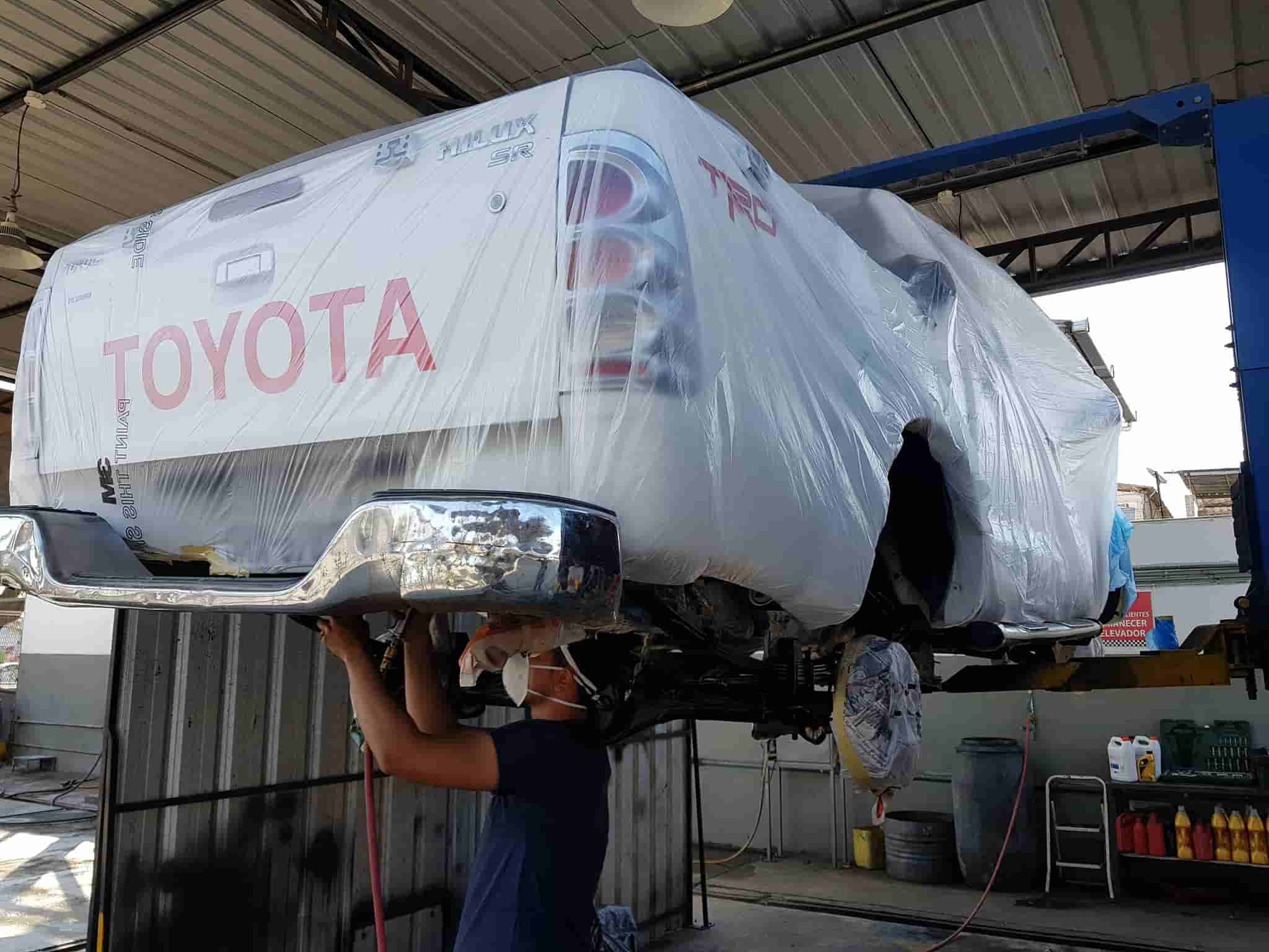 Instalacion de recubrimiento poliuretano para camionetas