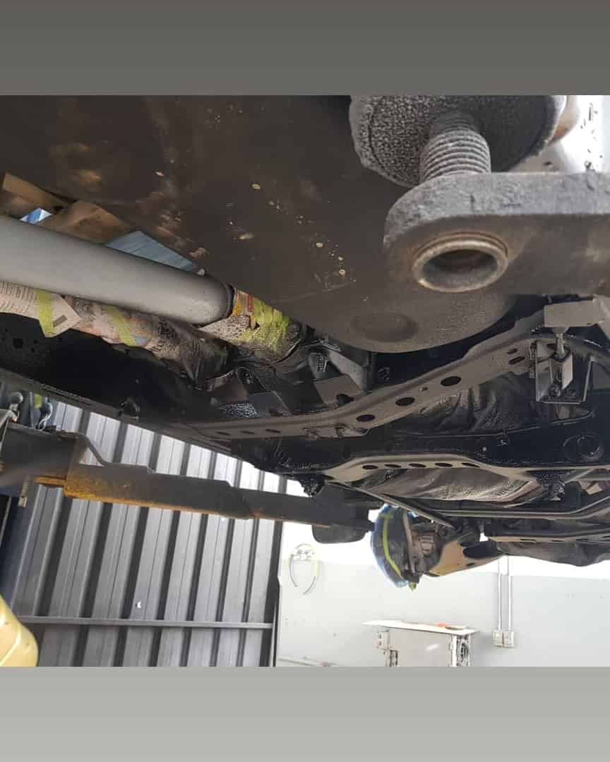 Instalacion de batepiedra poliuretano para carros