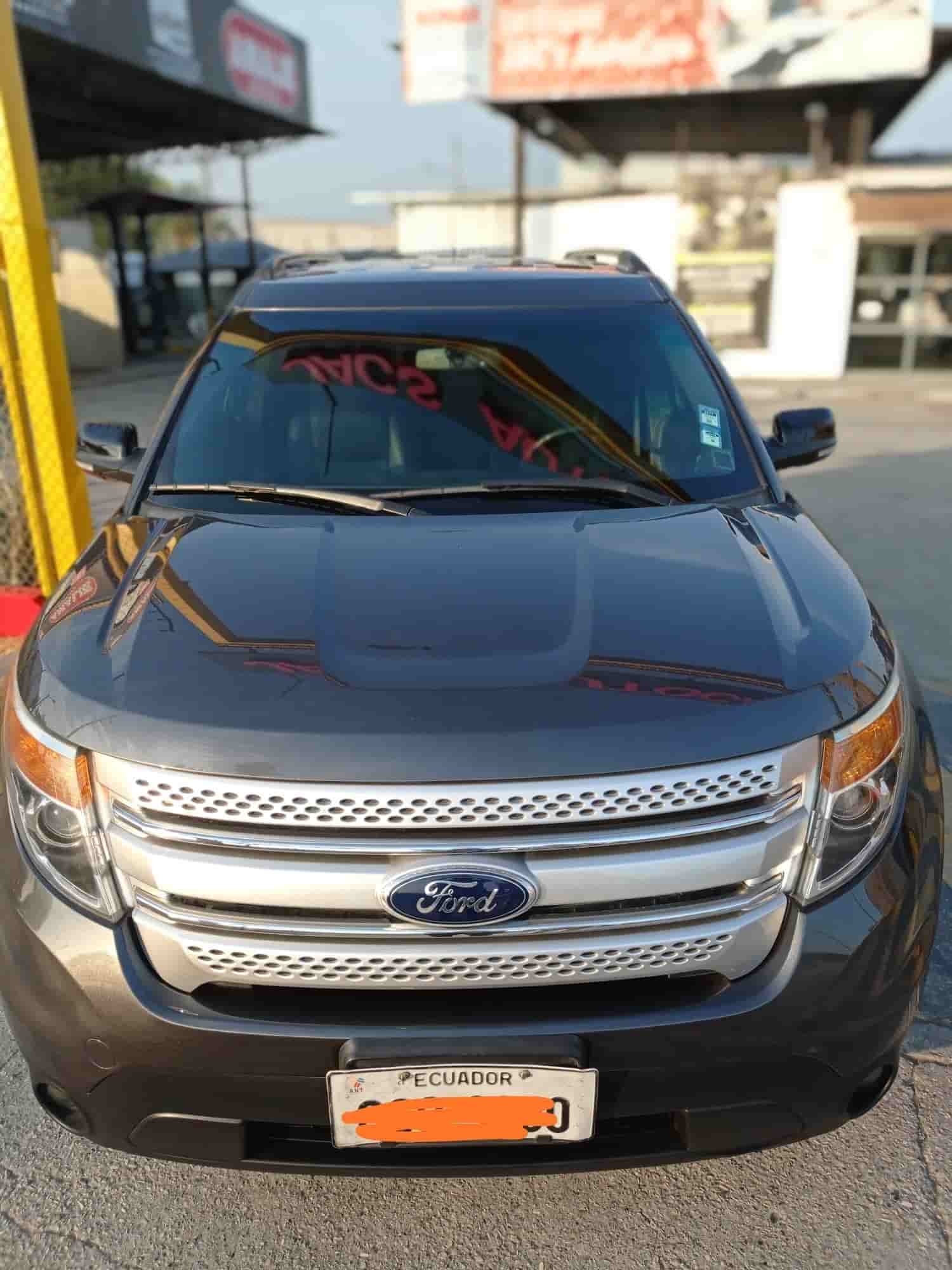 Taller de pintura automotriz en Guayaquil para super SUV Ford