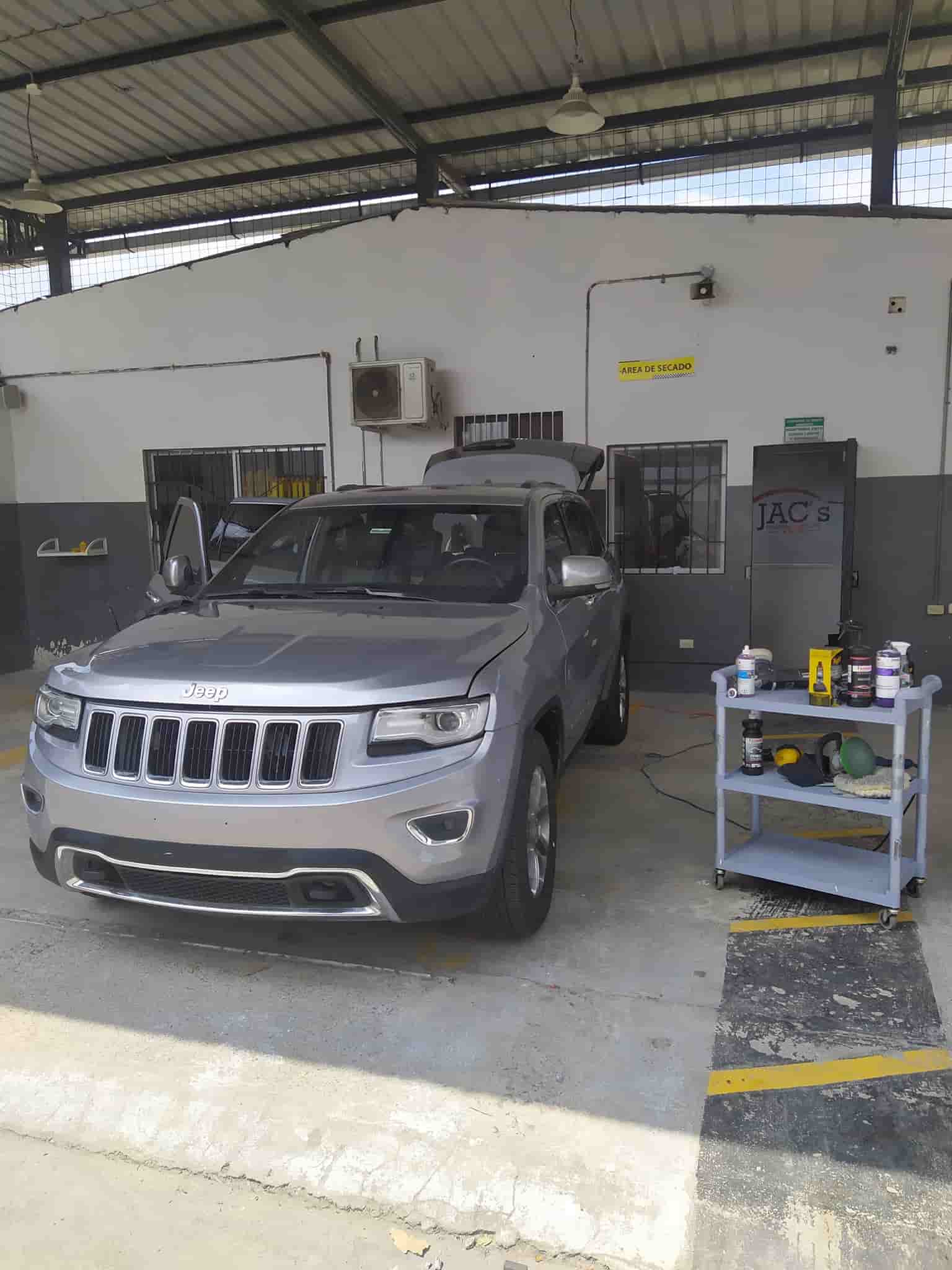 Taller de Pintura automotriz en Guayaquil para super SUV Jeep